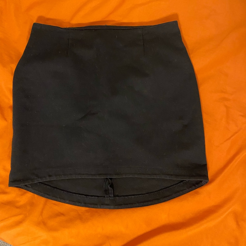 Bcbg - high/low mini skirt. Sturdy material & stretchy material.